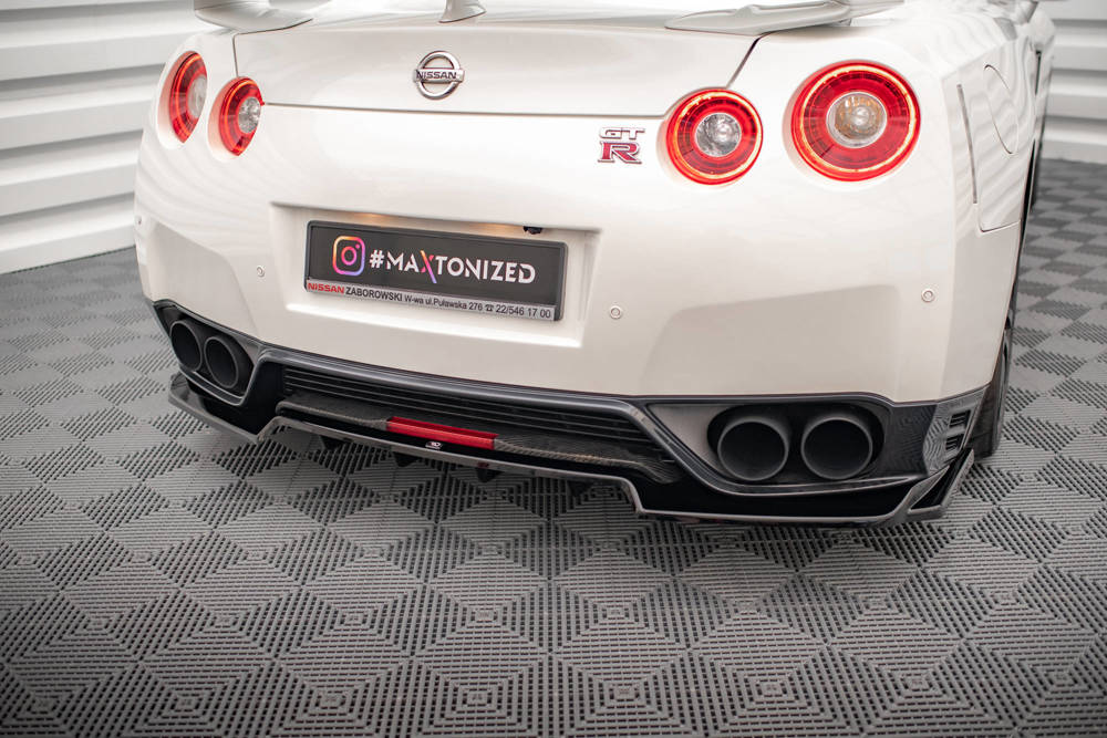 Maxton Design - Central Rear Splitter (with Vertical Bars) Nissan Gtr 